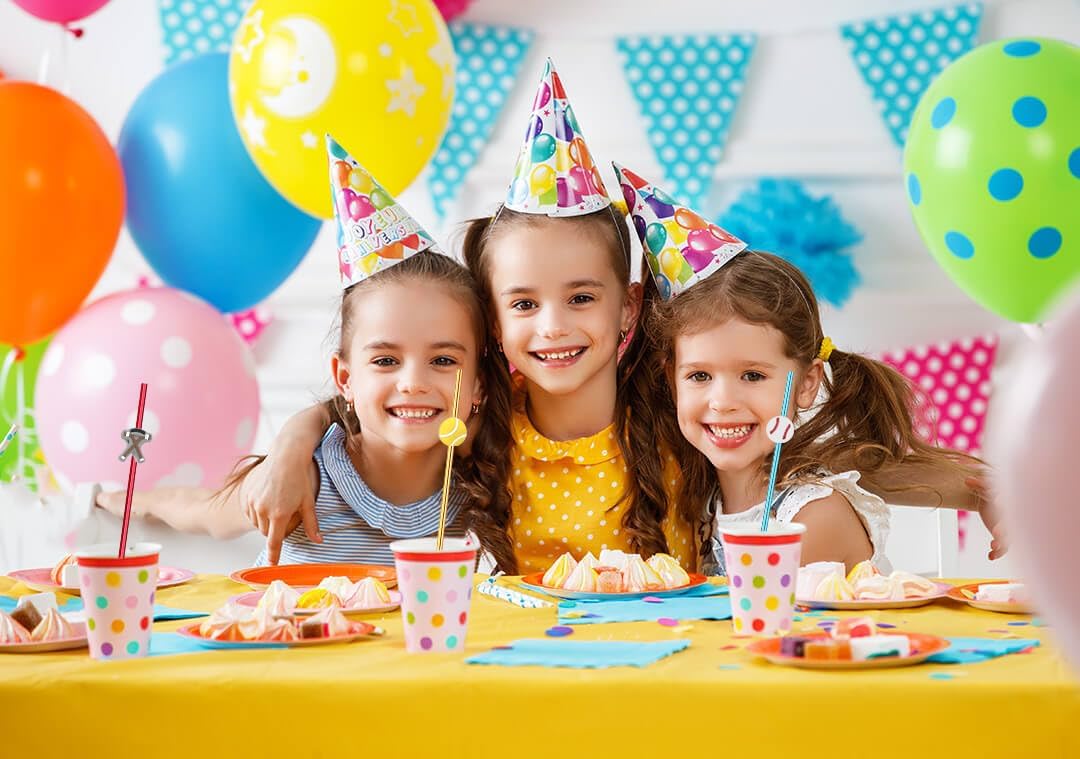 36pcrs Ball Theme Reusable Drink Cocktail Straws Strap 12 Designs Cartoon Sports Games Decoration Party Supplies Birthday Party Favors with 2 Cleaning Brushes 6 Color Straws