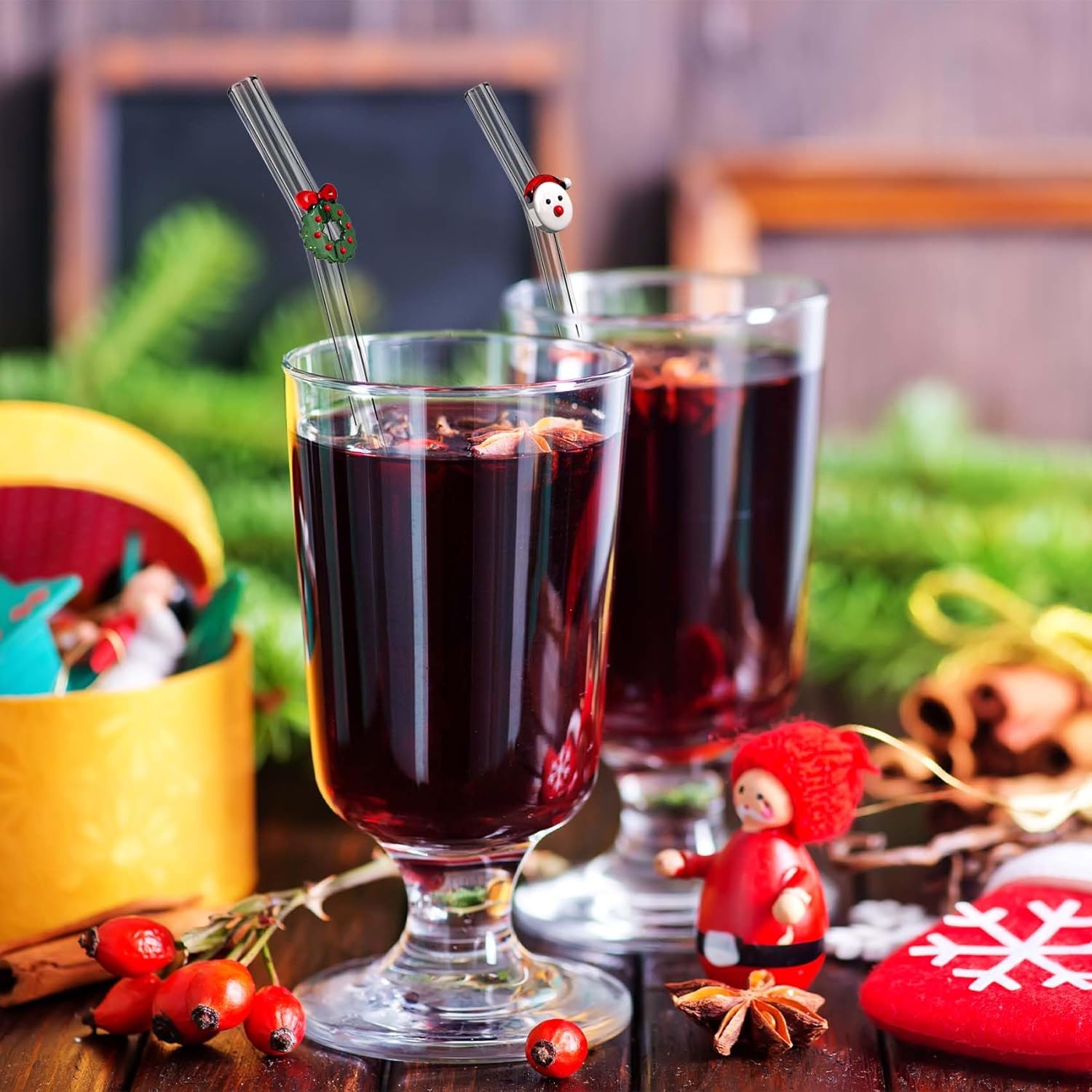 4 Reusable Glass Straws with Cleaning Brush | Cute Glass Straws Shatterproof | Bent Glass Straws Christmas Design | Suitable for Juice | Smoothie | Milkshake | Tea