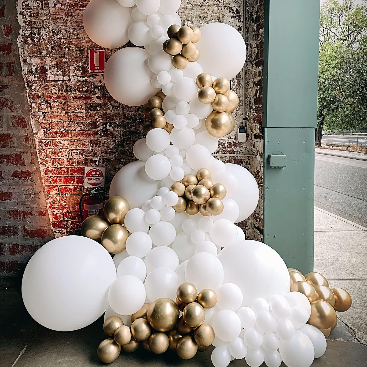 130 White Balloons