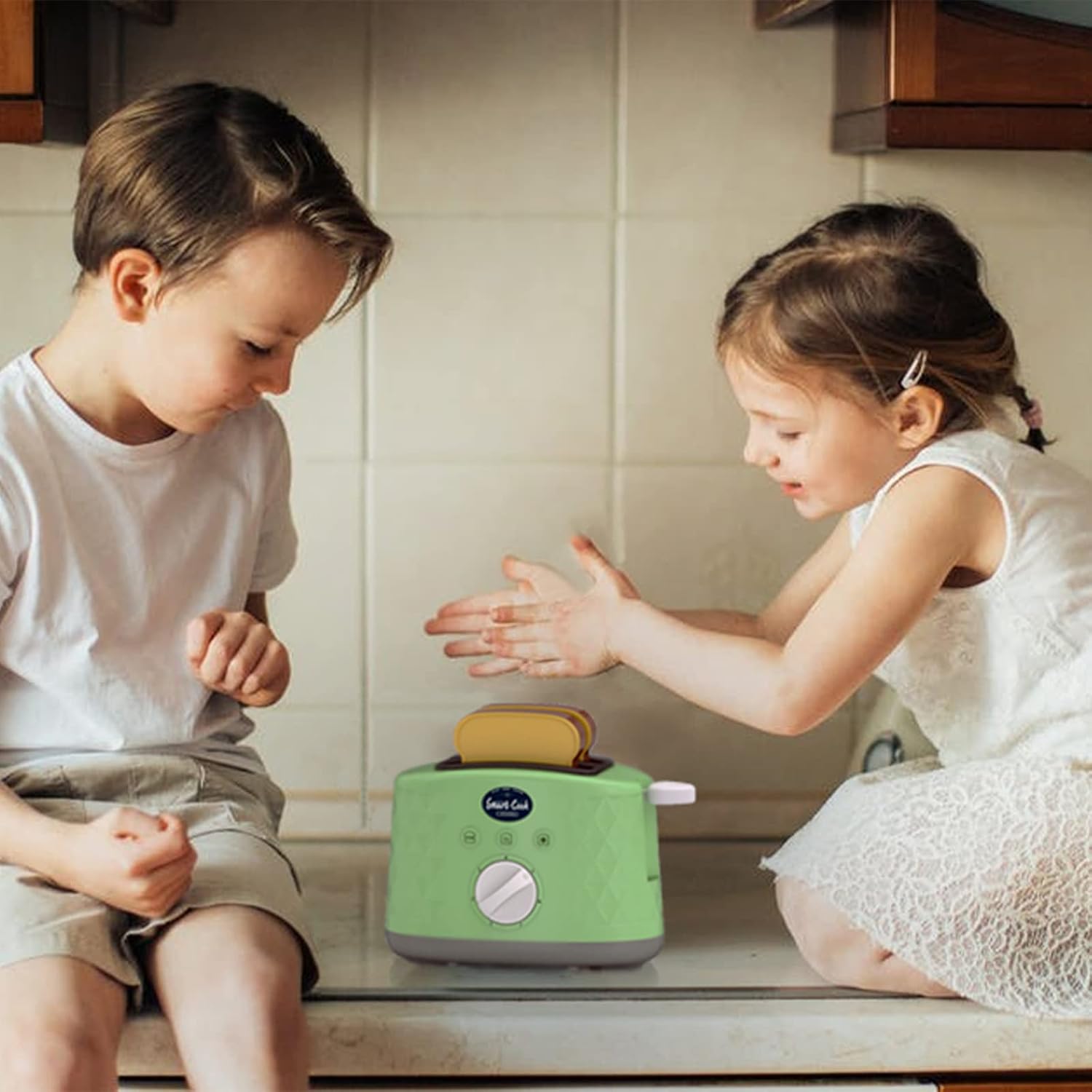 Toy Toaster with Pop Up Toast