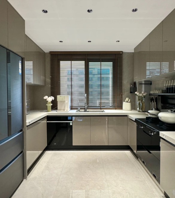 U-Shaped Kitchen Cabinets