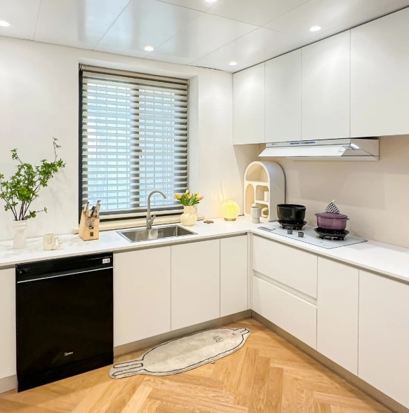 L-Shaped Kitchen Cabinets
