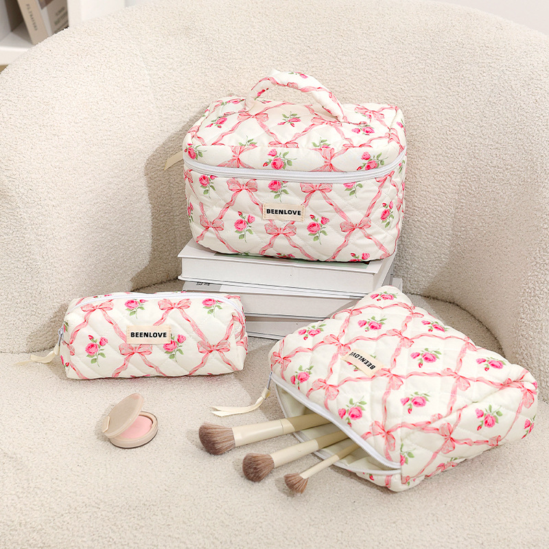 Women Travel Quilted Bag