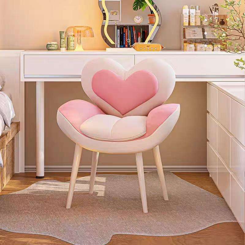 New-Modern-Living-Room-Chair-Heart-Shaped.jpg Heart Lounge Chair